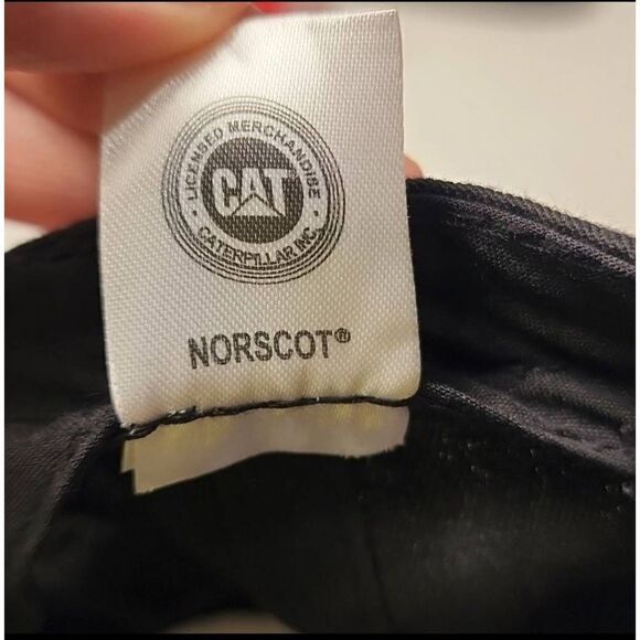 Caterpillar Trademark Cap Black With Cat Iconic Logo Embroidered Gold Hardware - Picture 3 of 10